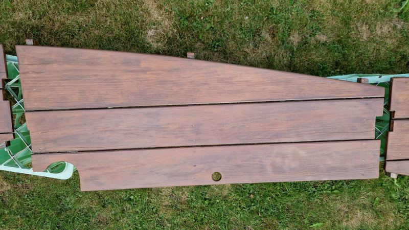 Gebeizte Bodenbretter aus Holz für die WANDERER, Aufnahme 03